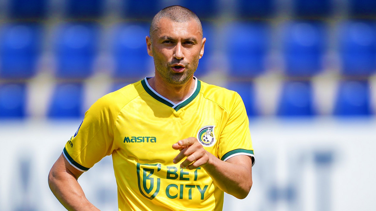 Burak Y�lmaz'� resmen a��klad�lar! Herkes ters k��e oldu