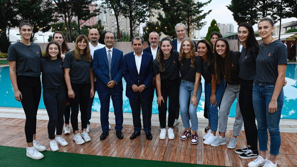 Galatasaray'da erkek ve kadn voleybol takmlar sezonu at