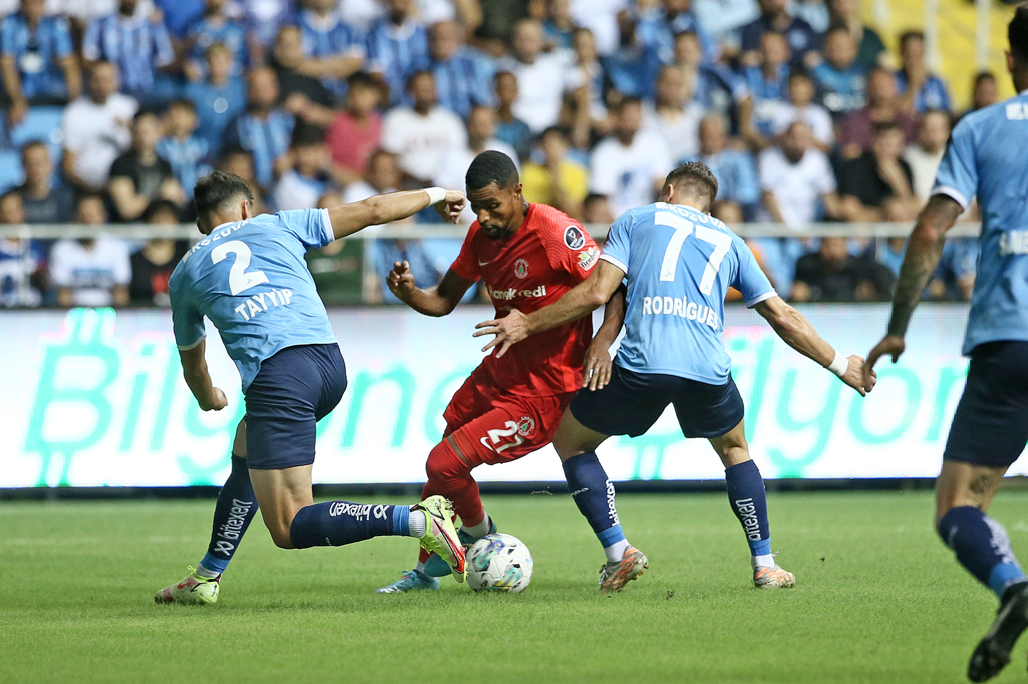 Adana Demirspor, �mraniyespor'u tek golle ge�ti