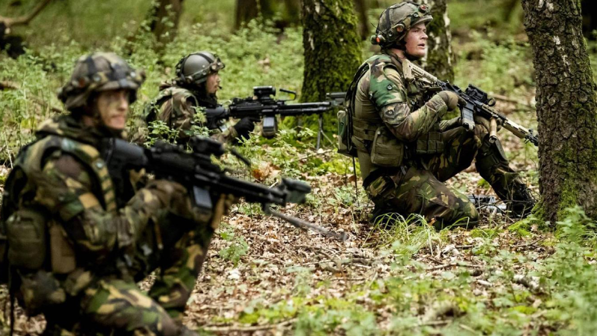 3 Hollandal� komando, ABD'de silahla vuruldu