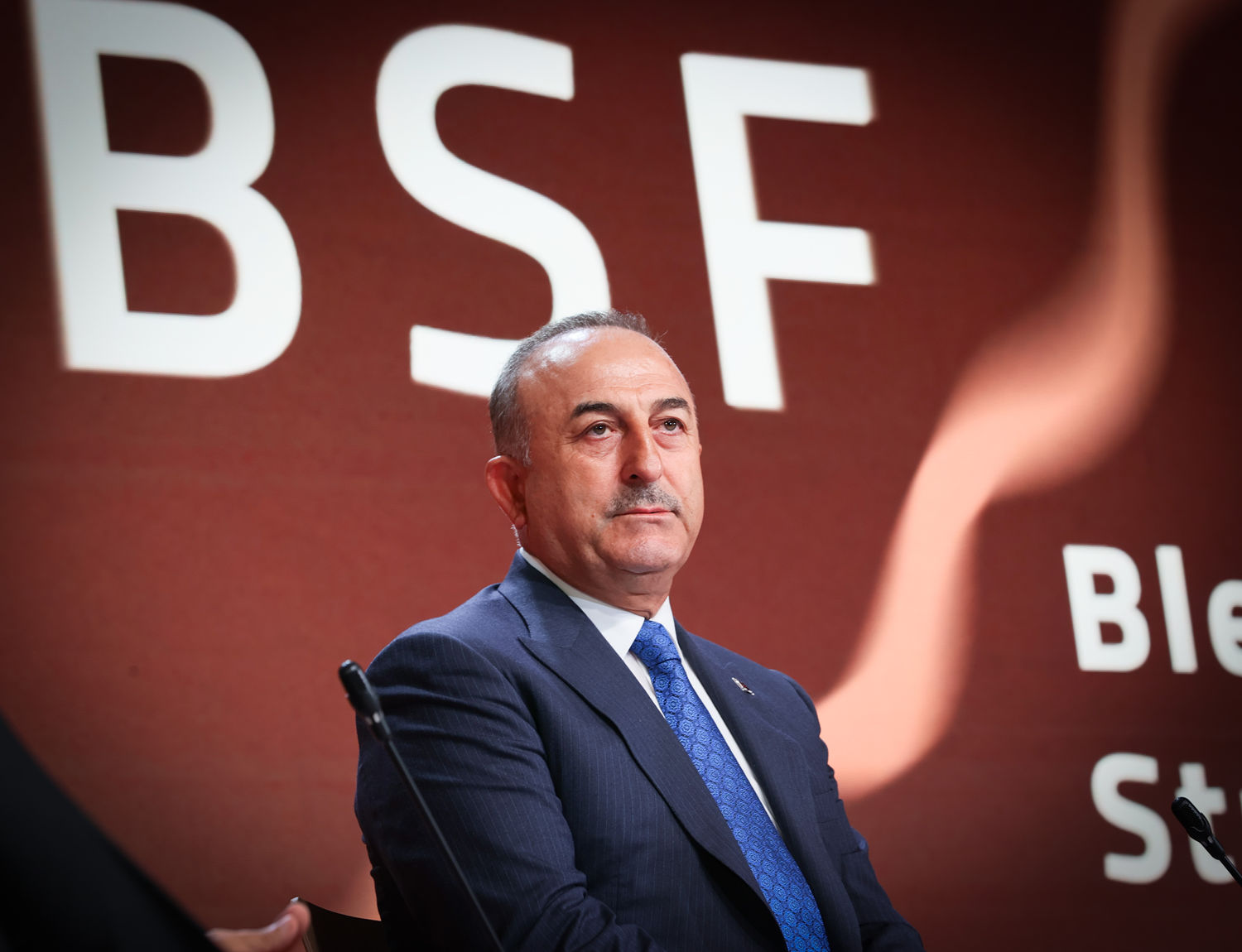 Bakan �avu�o�lu'ndan �ngiliz gazeteciye 'T�rkiye' uyar�s�