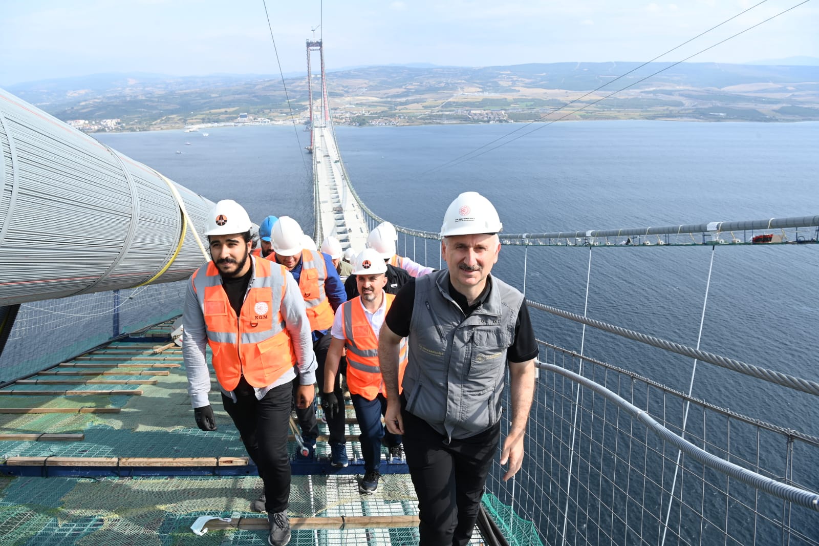 Bakan Karaismailo�lu: G�n�birlik tart��malar yerine, mega projelere odakland�k