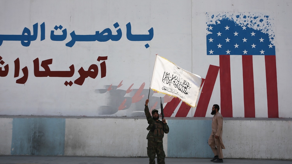 ABD'nin Afganistan'dan ekilmesinin birinci yl: Kabil sokaklarnda okuyla kutlanyor