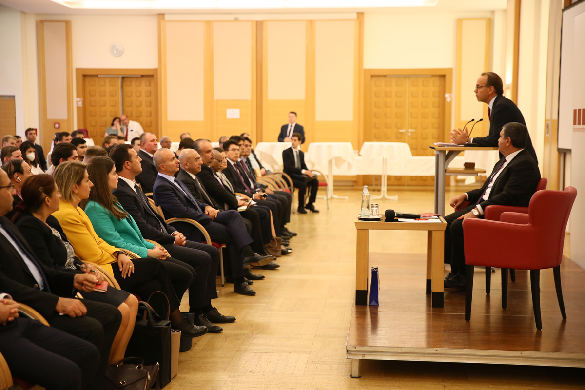 Konferanstaki provokasyon kar��l�ks�z kalmad�! T�rkiye'den Yunan temsilciye diplomasi dersi