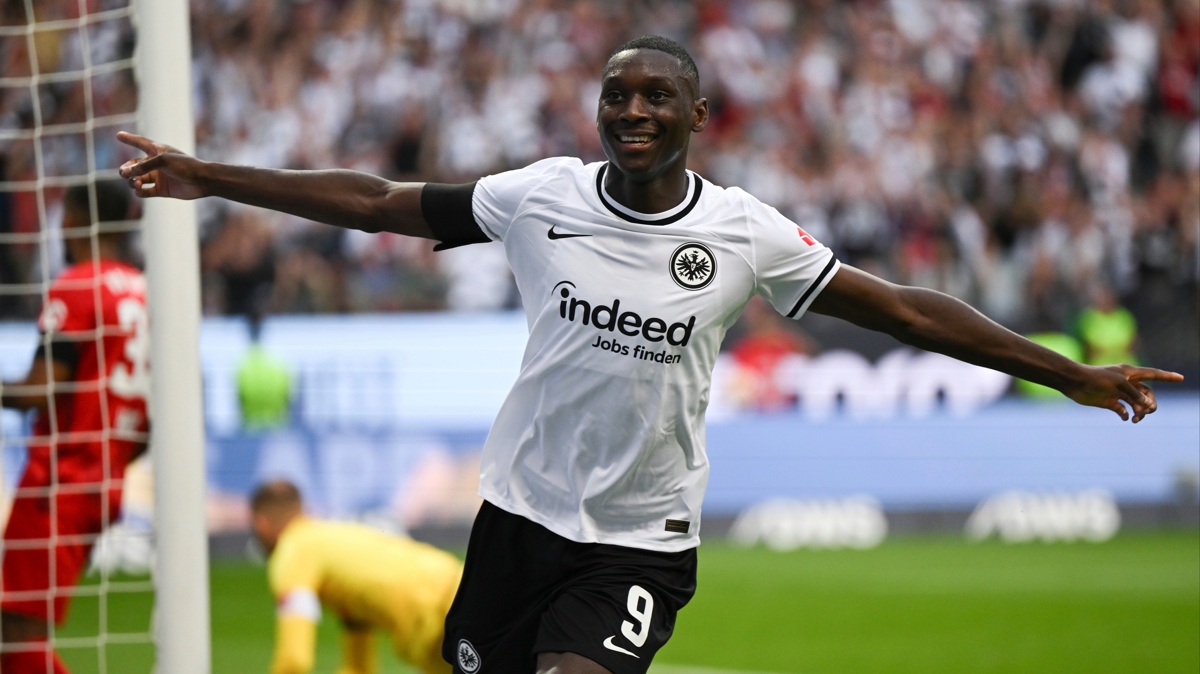 Eintracht Frankfurt evinde Leipzig'e gol oldu yad