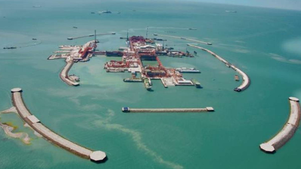 Kom�udan 'yapay ada' hamlesi