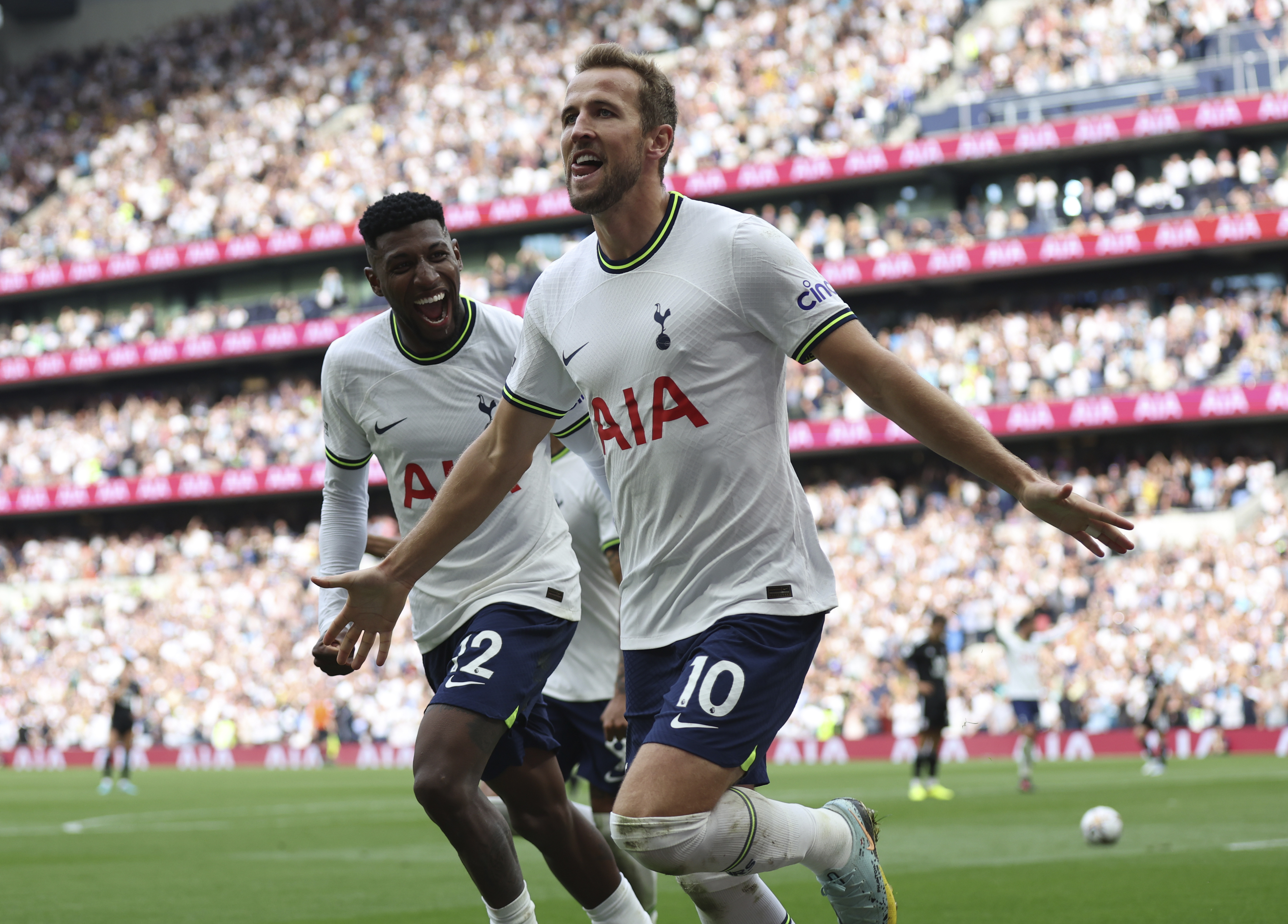 Tottenham kay�ps�z devam ediyor