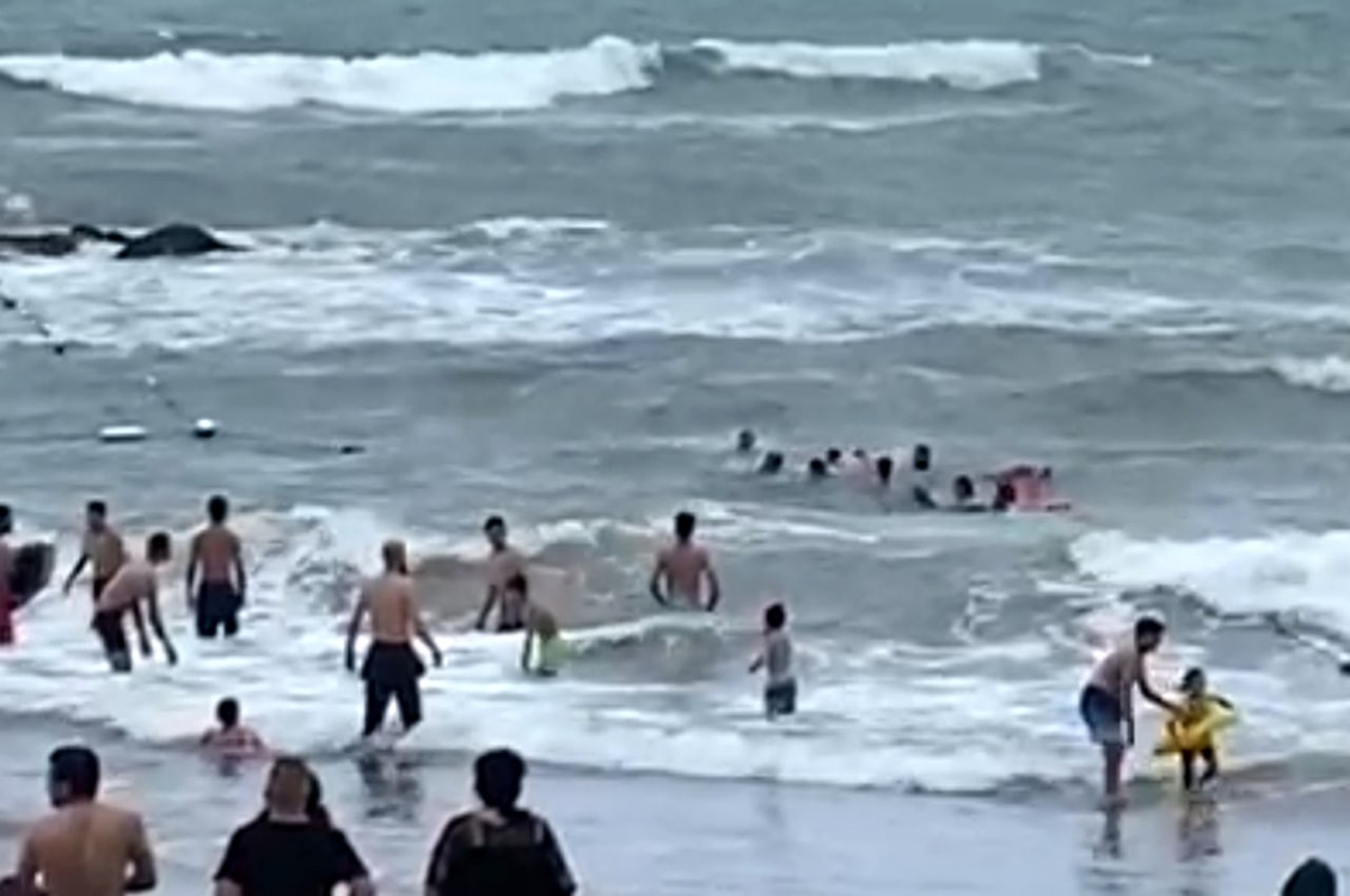 Ak�nt�ya kap�lan 7 ki�ilik ailenin umudu cankurtaranlar oldu