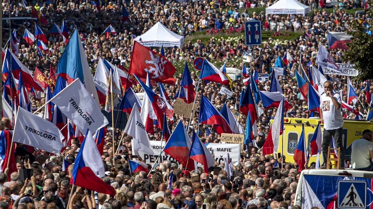 ekya'da 70 bin kii hkmetin Rusya politikalarn protesto etti