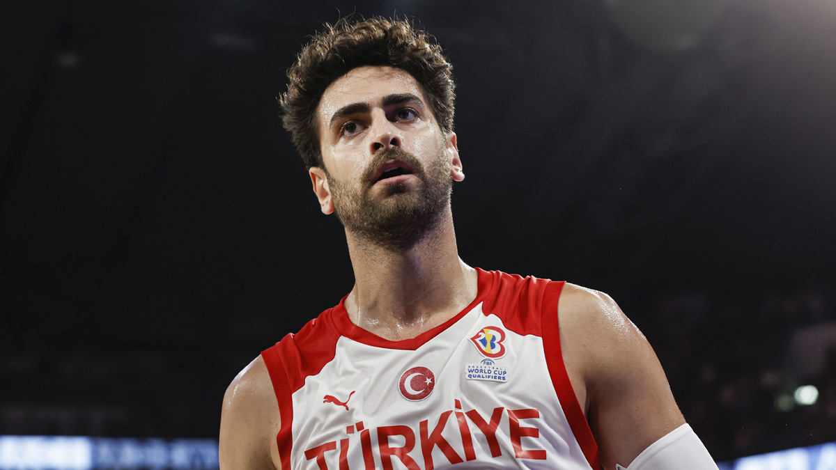 Milli basketbolcuya �irkin sald�r�!