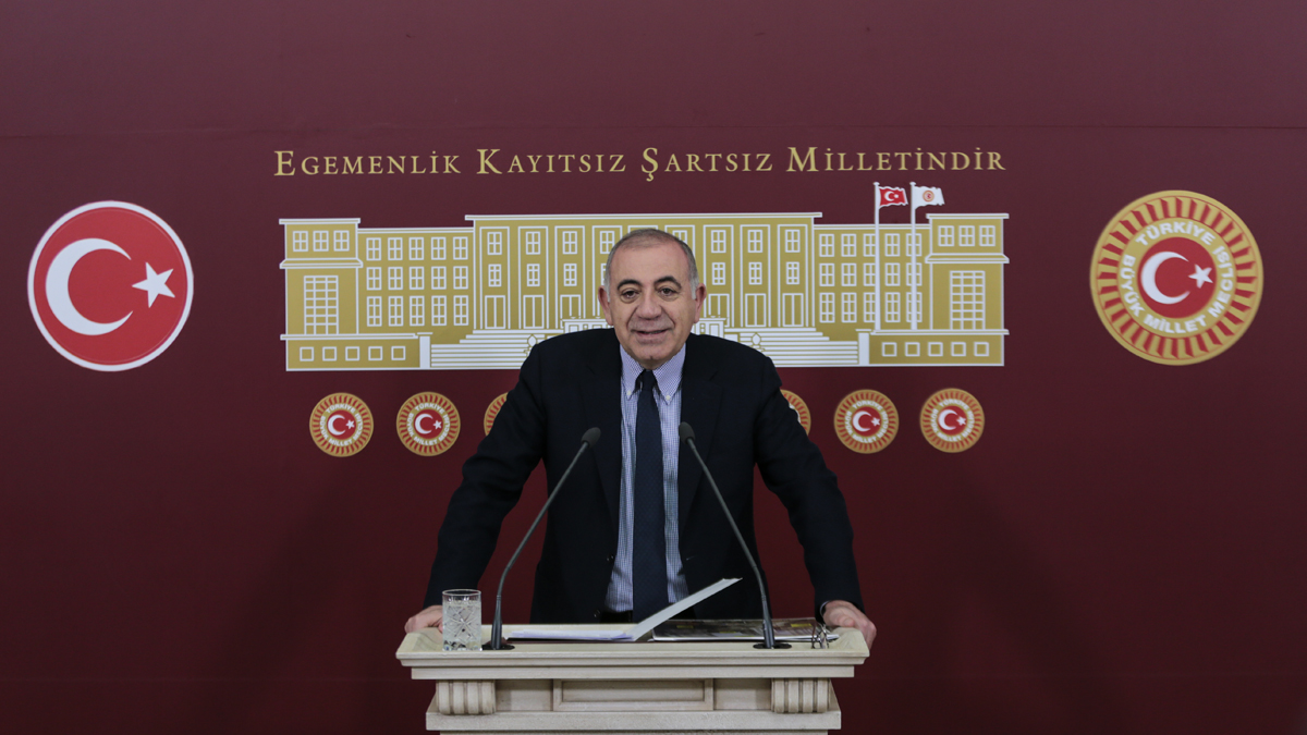 Alt�l� masada 'HDP' �atla��: G�rsel Tekin'in s�yledi�i malumun ilam�