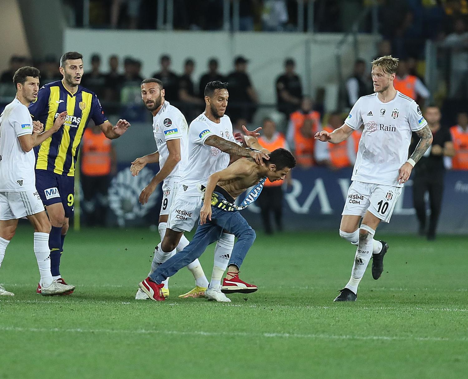 Be�ikta� Y�netimi harekete ge�ti! Josef de Souza...