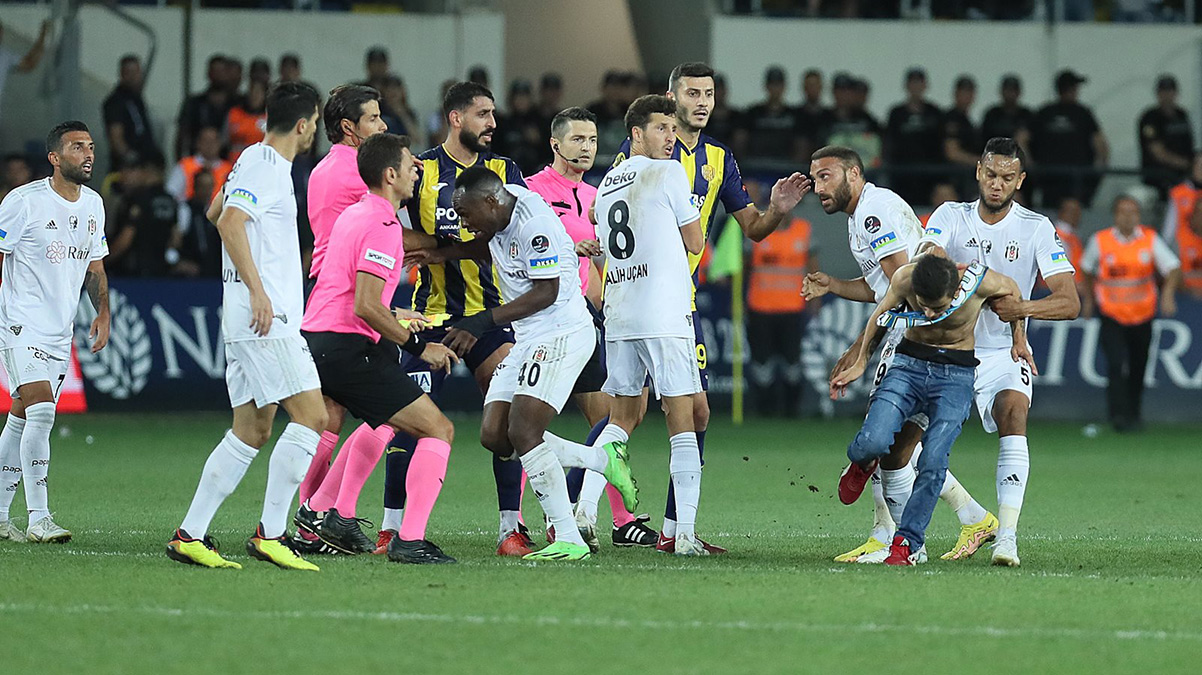 Josef de Souza olayl� ma� sonras� sosyal medyadan tepki g�sterdi