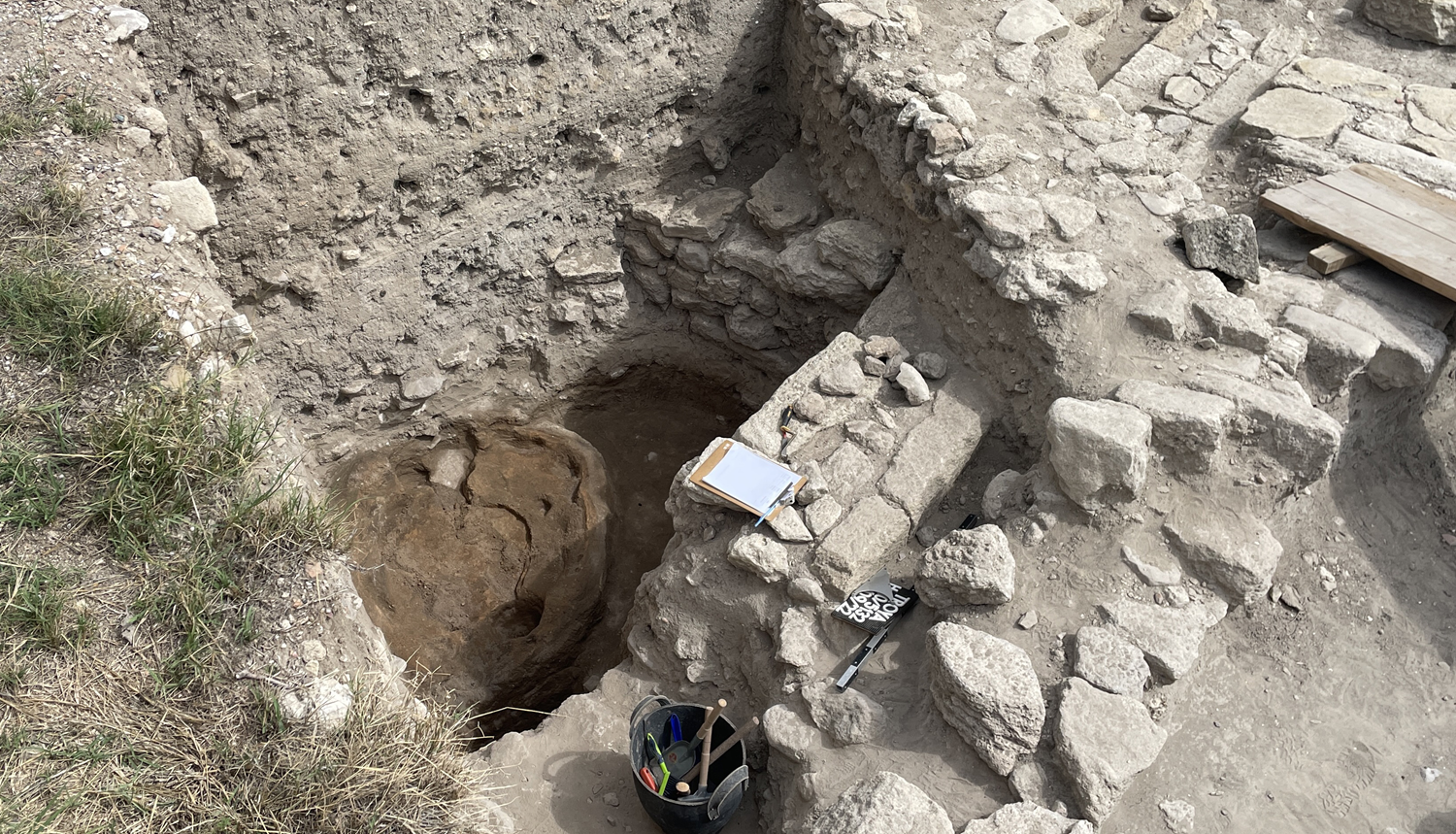 Troya'da 3 bin 700 y�ll�k kubbeli f�r�n kal�nt�s�na ula��ld�