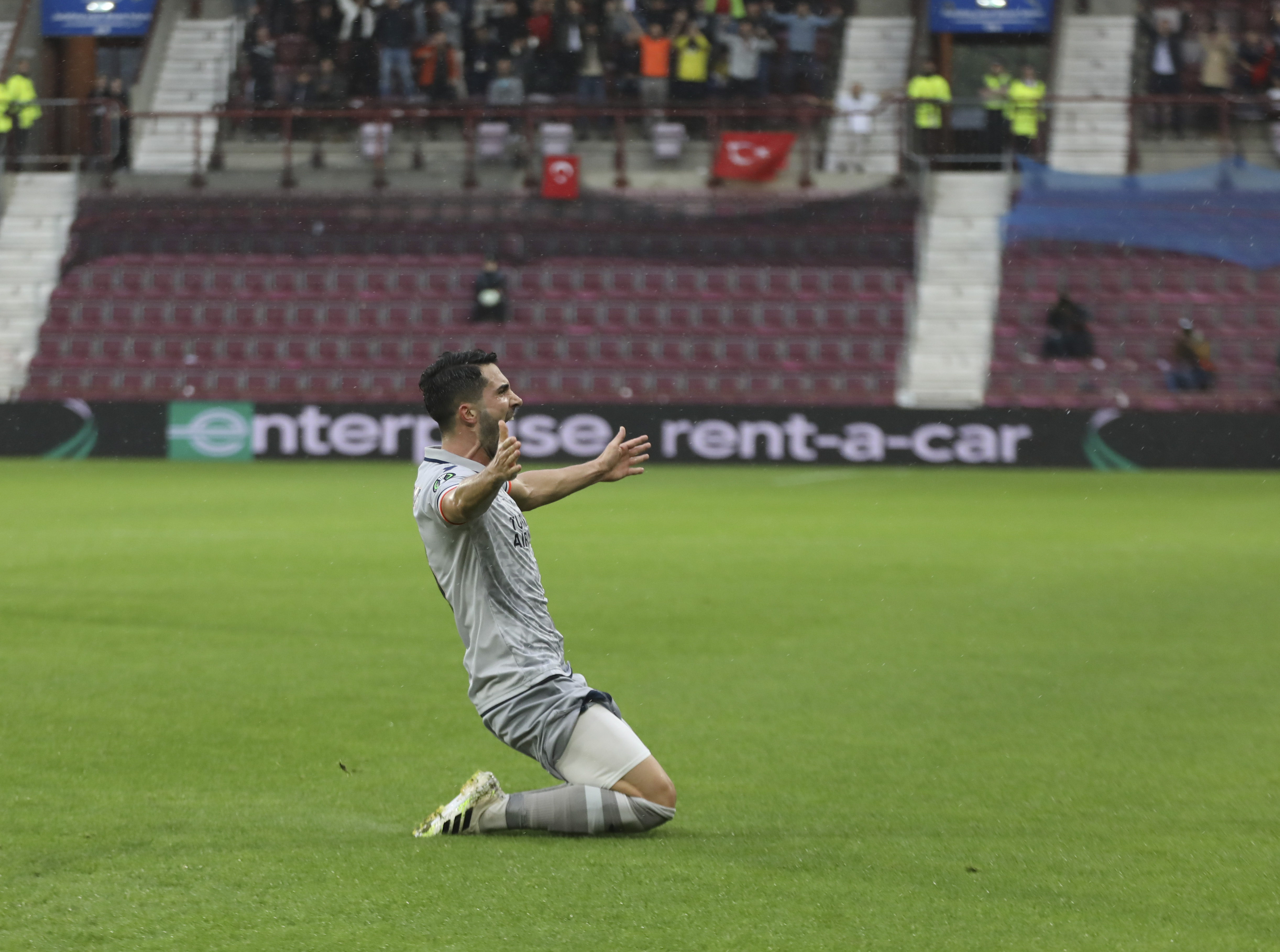 Hasan Ali Kaldrm'n gol Konferans Ligi'nde haftann en iyisi seildi