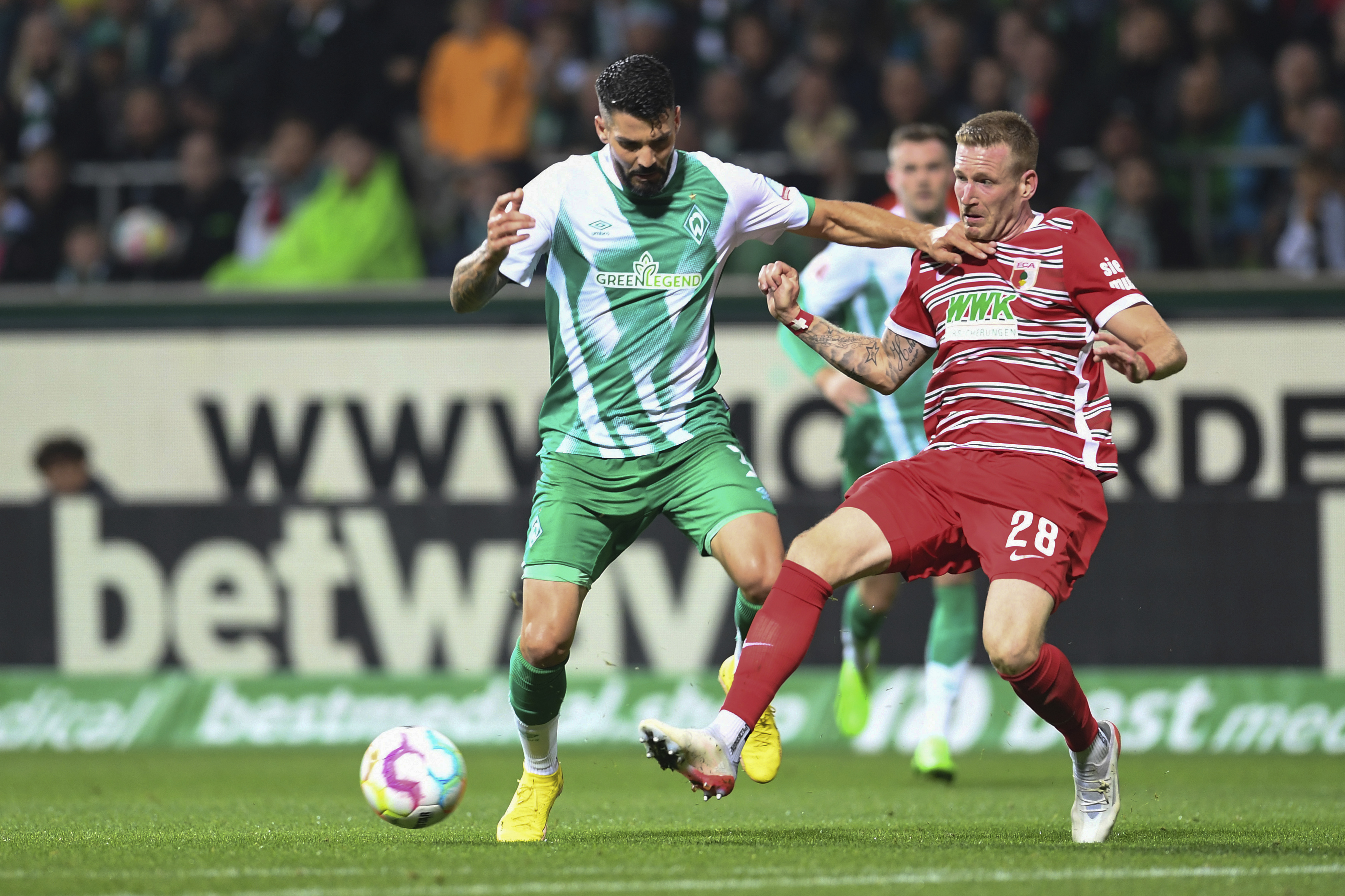 Augsburg deplasmanda tek golle kazand�