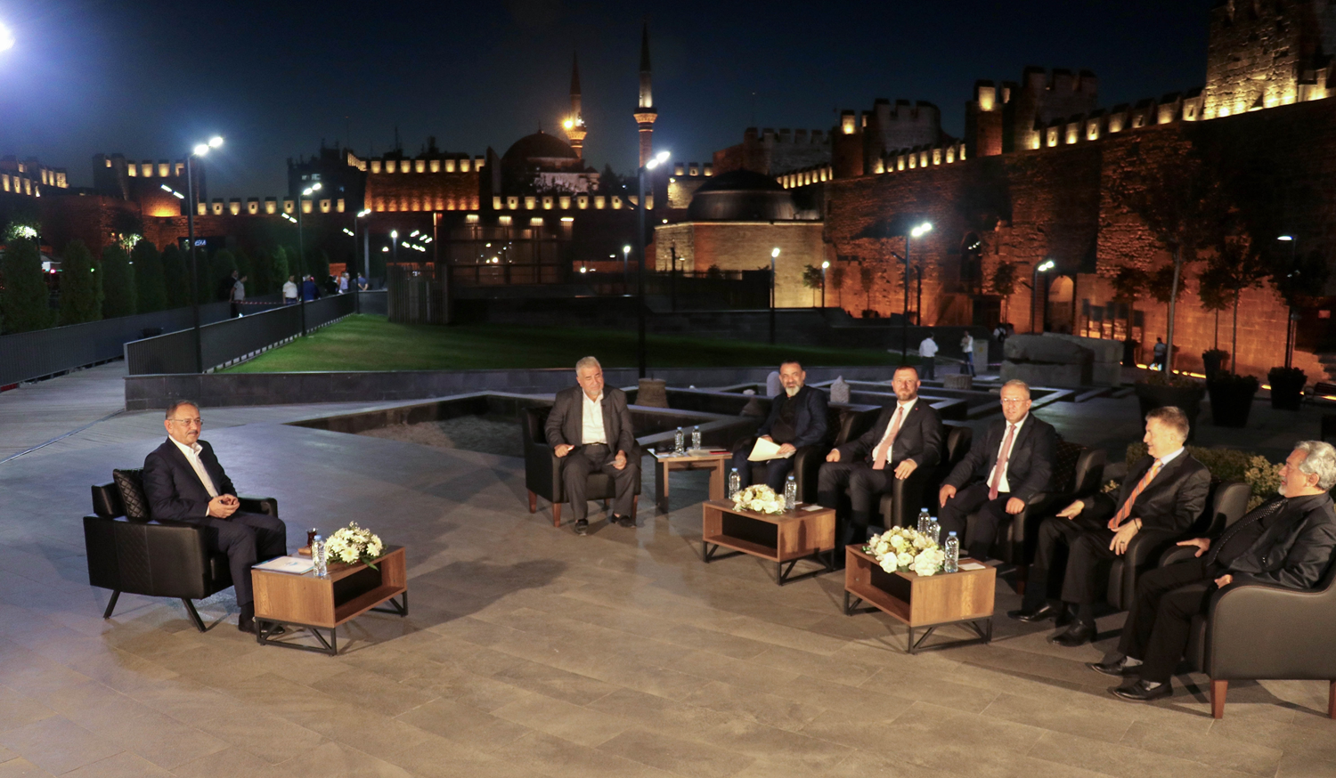 �zhaseki'den Tekin'in s�zlerine tepki: Allah b�yle bir tehlikeden korusun