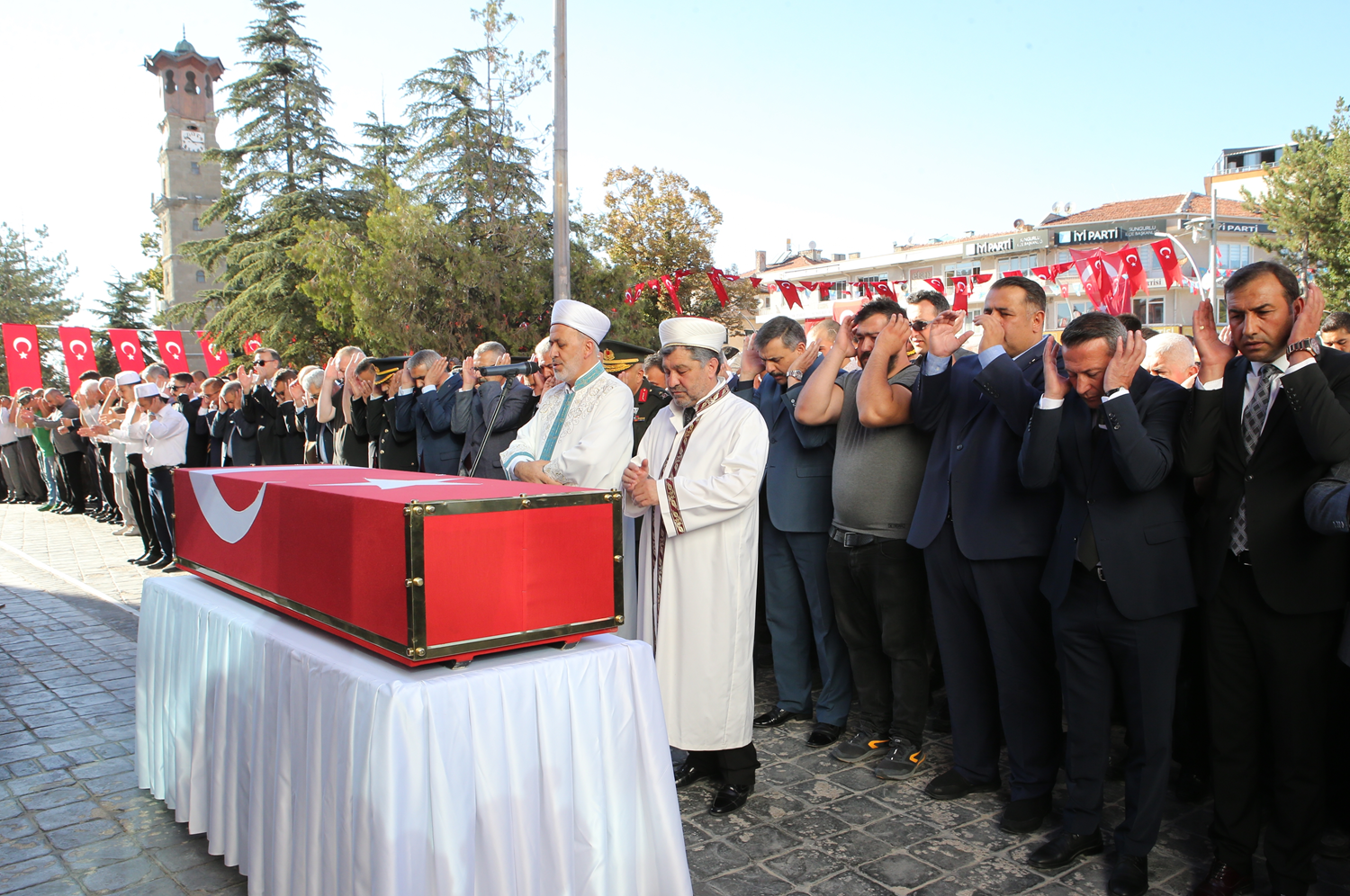 �ehit Piyade Uzman �avu� U�ak�� memleketi �orum'da son yolculu�una u�urland�