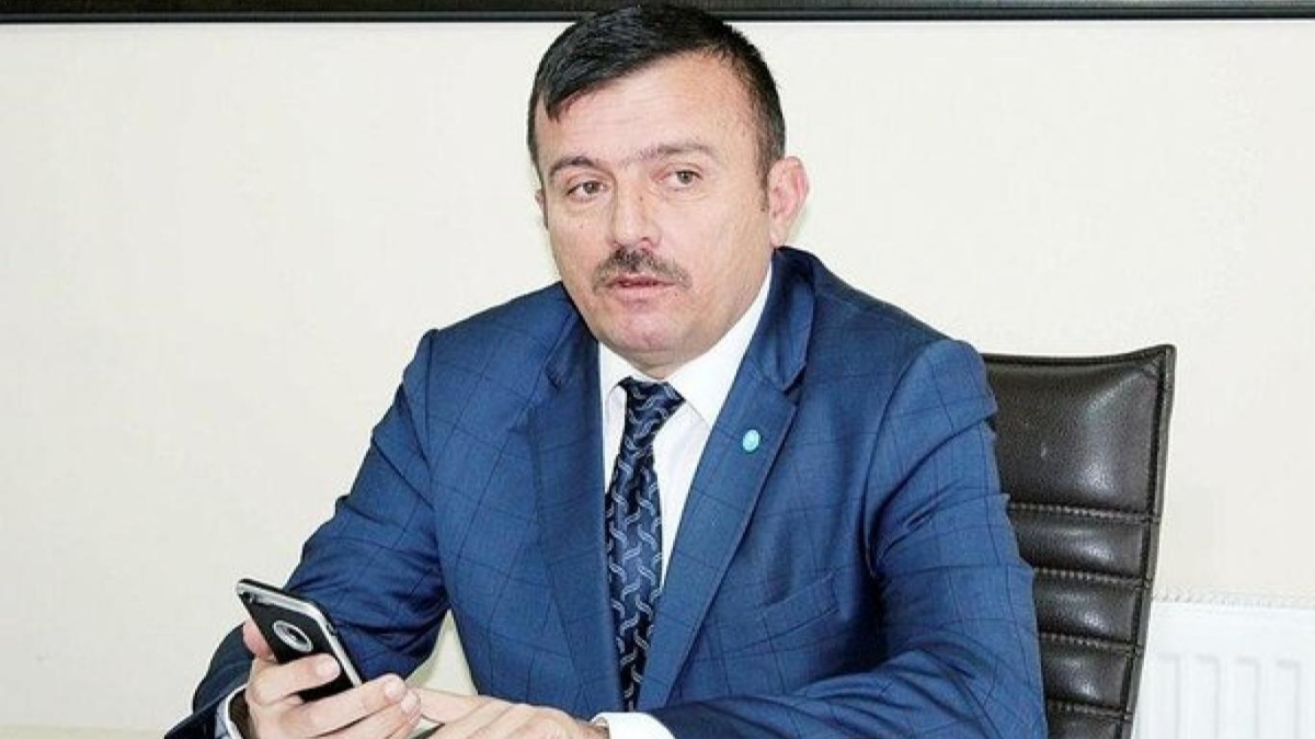 İP'de istifa depremi: Masada zaman öldürüyoruz