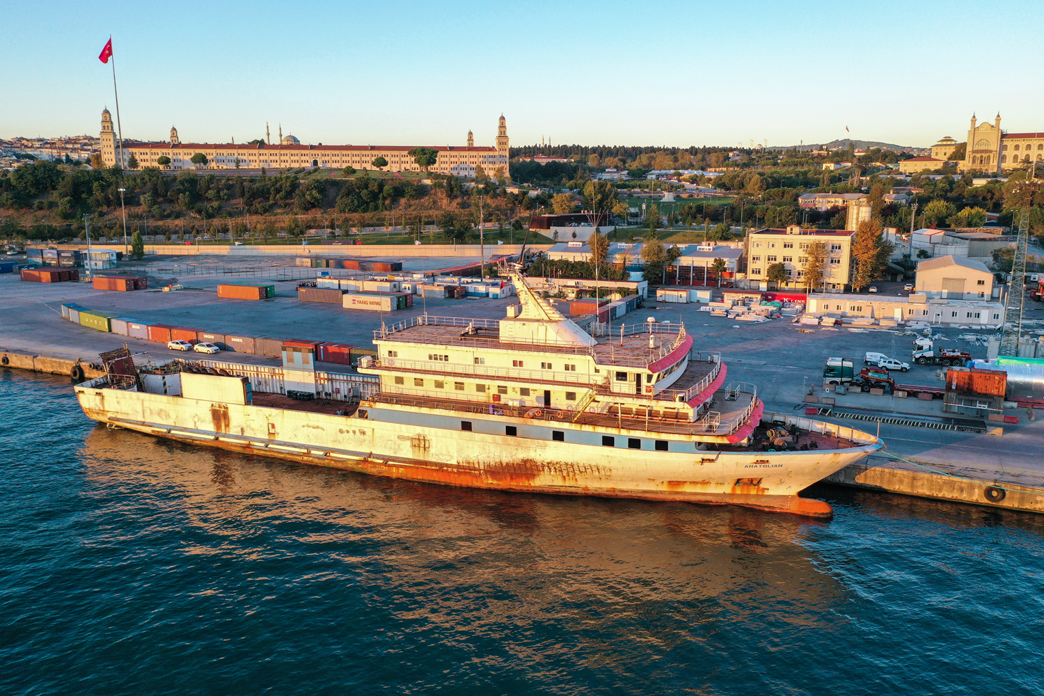 Yunanistan Sahil G�venlik birimlerinin taciz ate�i a�t��� gemi Haydarpa�a Liman�'na demirledi