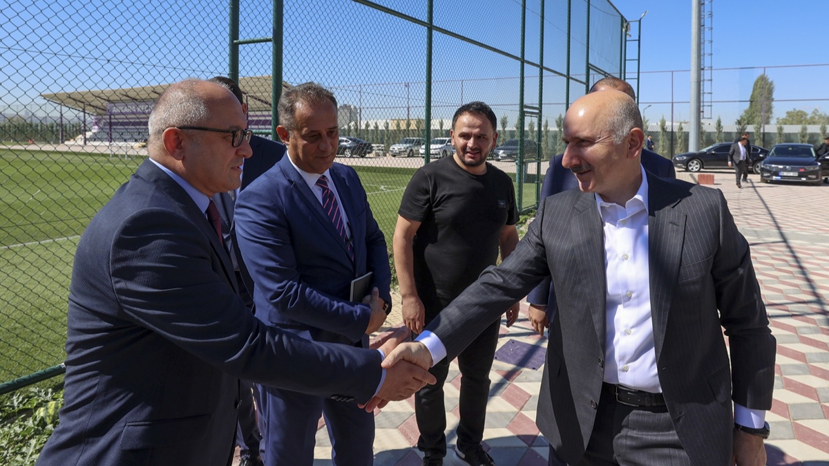 Bakan Karaismailolu Ankara Keirengc Spor Kulb'nn yapm devam eden tesislerini ziyaret etti