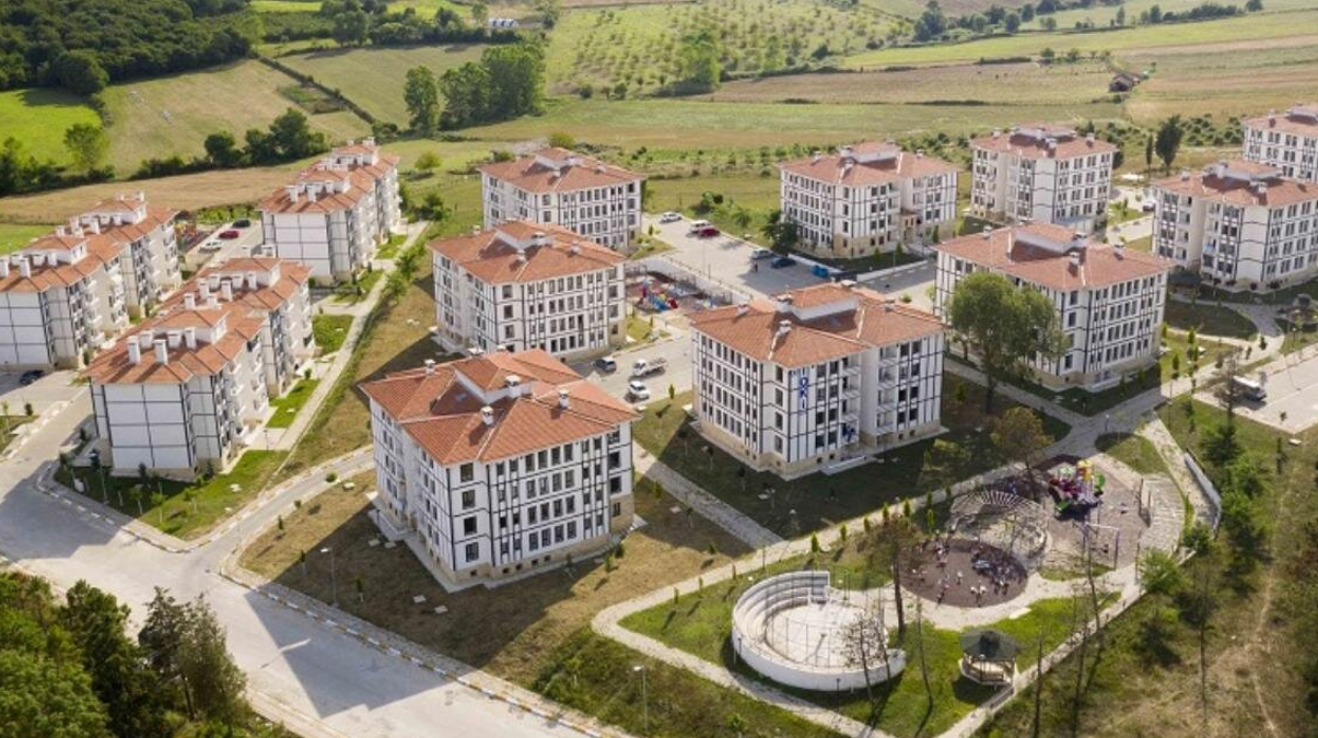 Bakan Kurum'dan sosyal konut projesine ili�kin a��klama