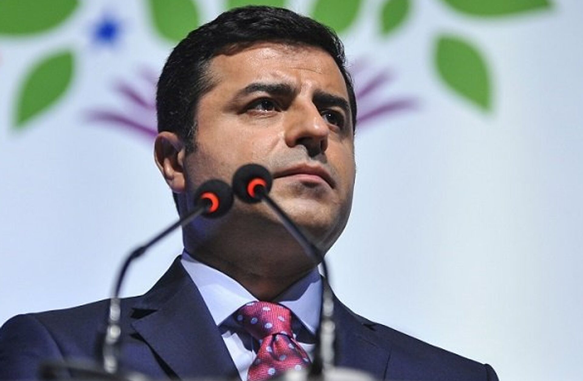Demirta�'tan �Y� Parti'ye aba alt�ndan sopa! 'Merak ediyorum!'