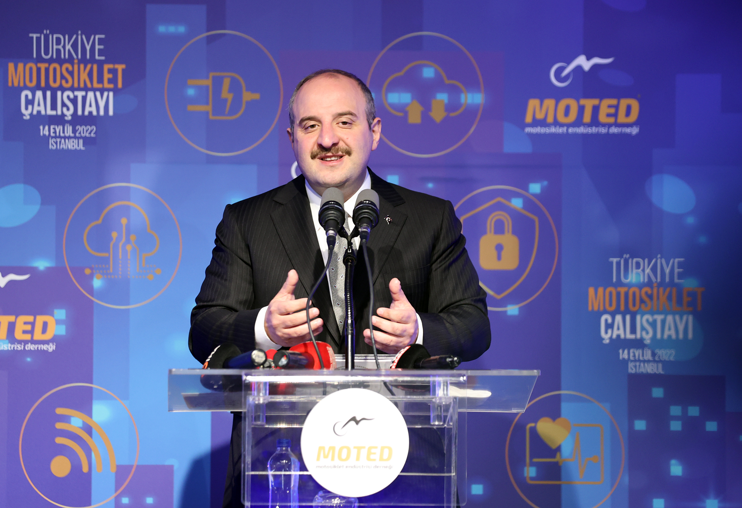Bakan Varank'tan global markalara 'T�rkiye'ye yat�r�m' �a�r�s�