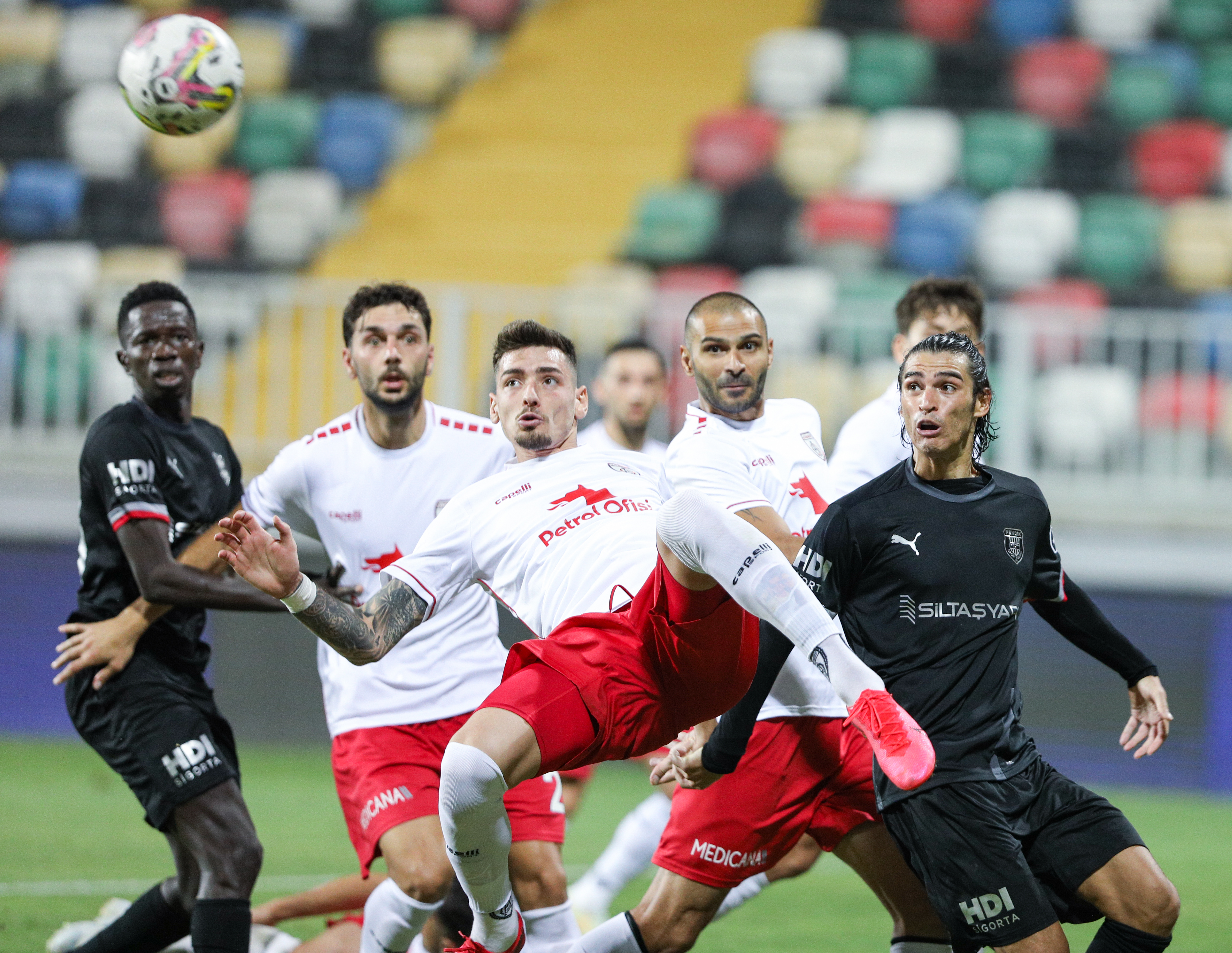 Ufuk Kahraman: Tak�ma ruh a��lamaya �al���yoruz