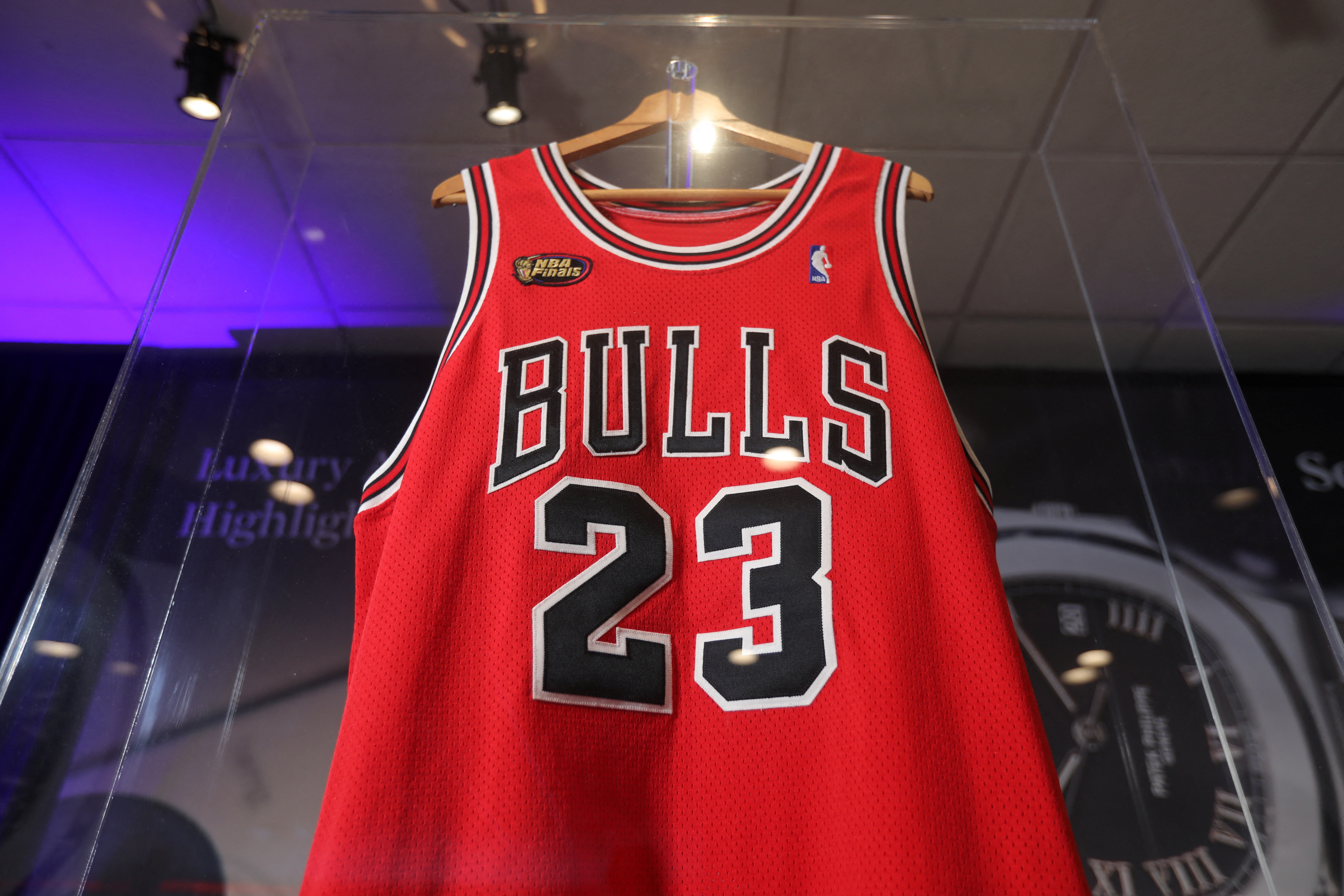 Michael Jordan'�n formas�na rekor �cret
