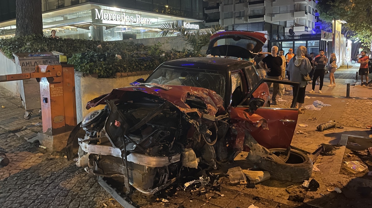 Badat Caddesi'nde kaza: Ara bu hale geldi