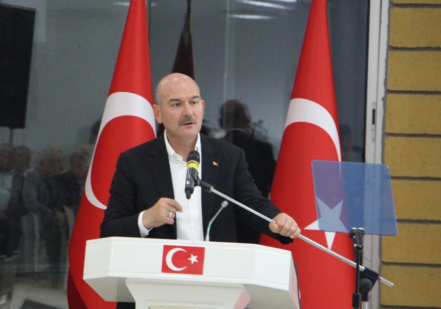 Bakan Soylu: Cumhurba�kan�m�z�n aya��na t�p�� t�p�� geldiler