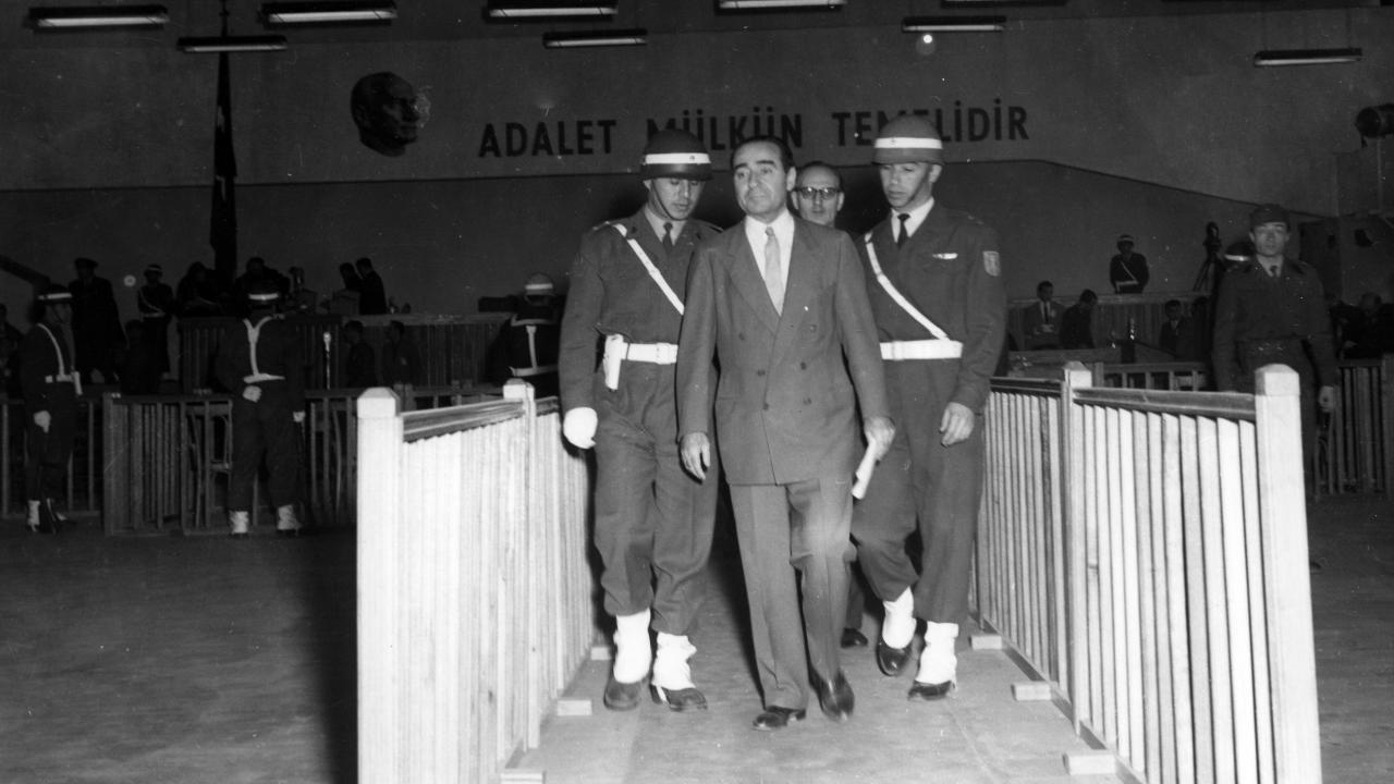 Demokrasi �ehitleri an�l�yor... Kara g�n�n �zerinden 61 y�l ge�ti