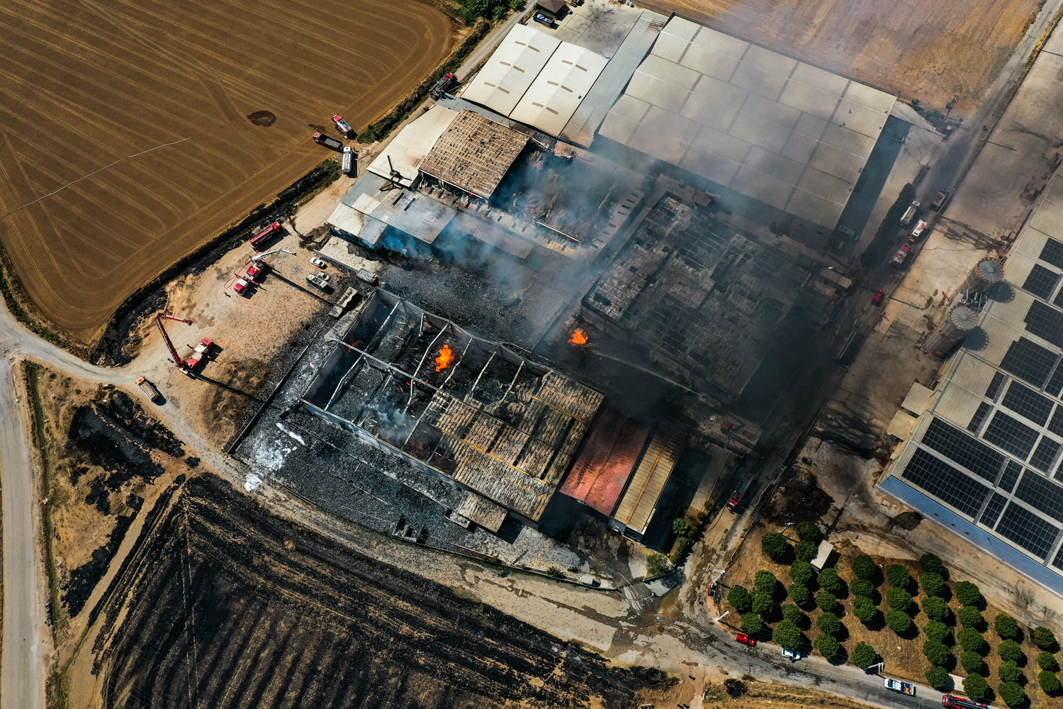 �zmir'de bir fabrikada yang�n ��kt�