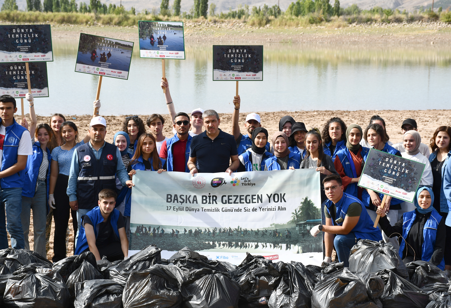 Sivas'ta g�n�ll� gen�lerin �evre hassasiyeti