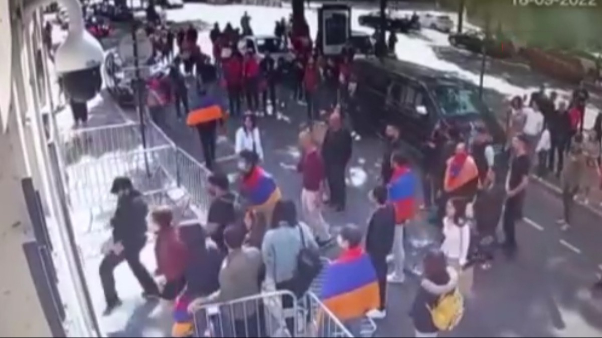 Ermeni gruplardan irkin saldr! Avrupa'nn gbeinde yaand