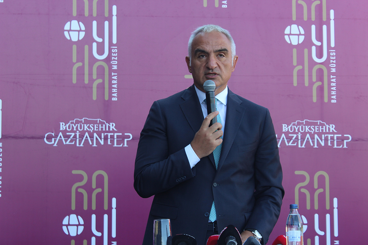 Bakan Ersoy'dan 'K�z Kulesi' a��klamas�: 80 y�lda yap�lan yanl��lar� d�zeltiyoruz