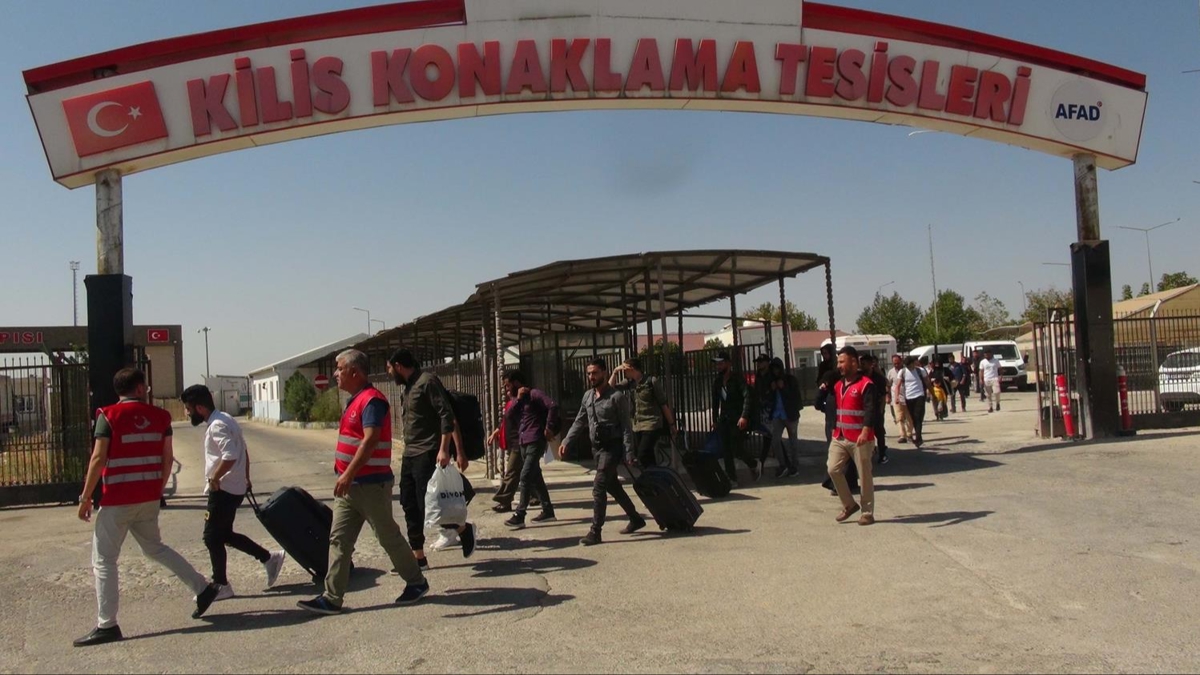 Trkiye'ye snan Suriyelilerin, lkelerine gnll geri dnleri sryor