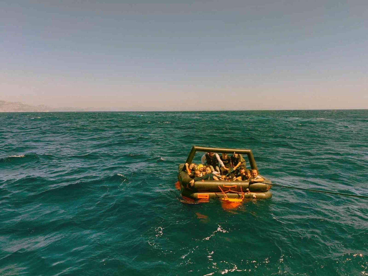 Geri itilen 78 g��men kurtar�ld�