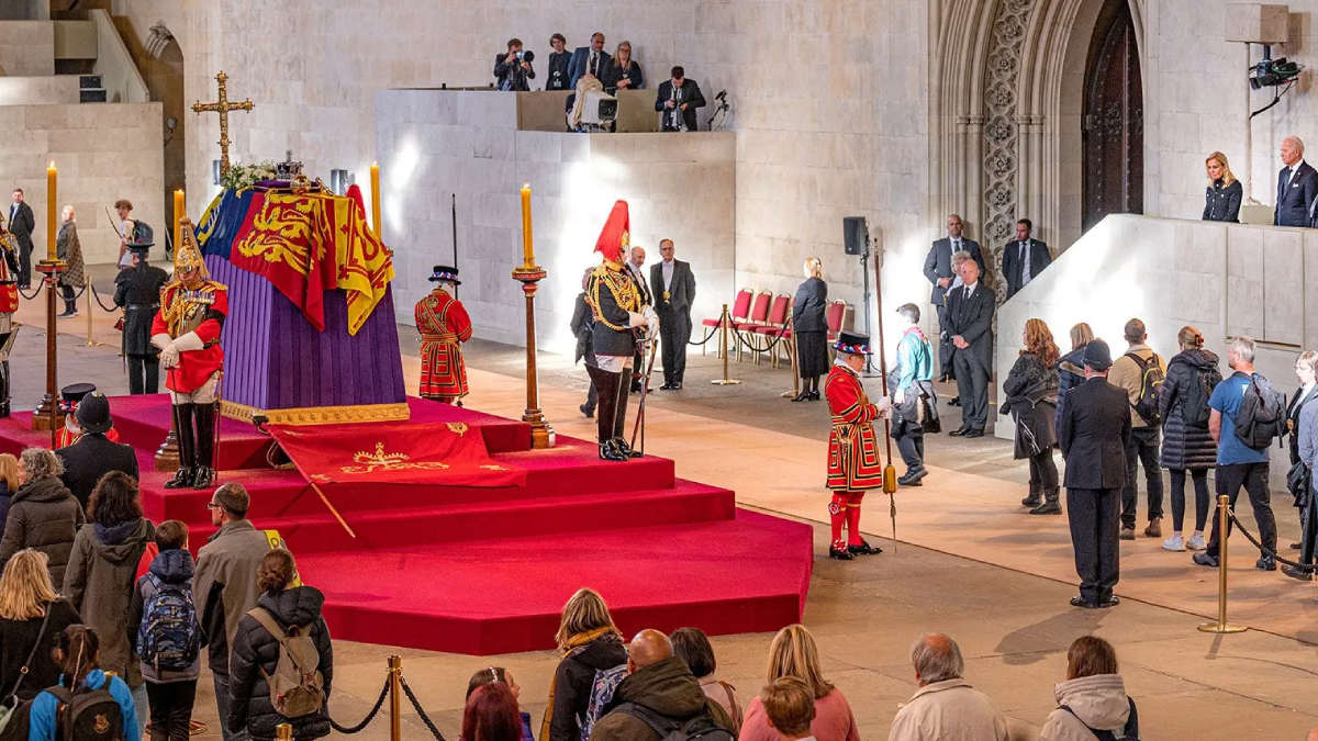 Kralie Elizabeth'in cenazesinde dikkat eken 'Osmanl' detay