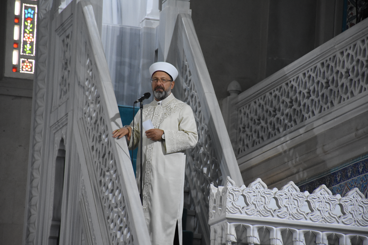 Diyanet ��leri Ba�kan� Erba�: Stok�uluk ve karaborsac�l�k gibi her t�rl� haramdan ka��nmam�z� emreder y�ce dinimiz