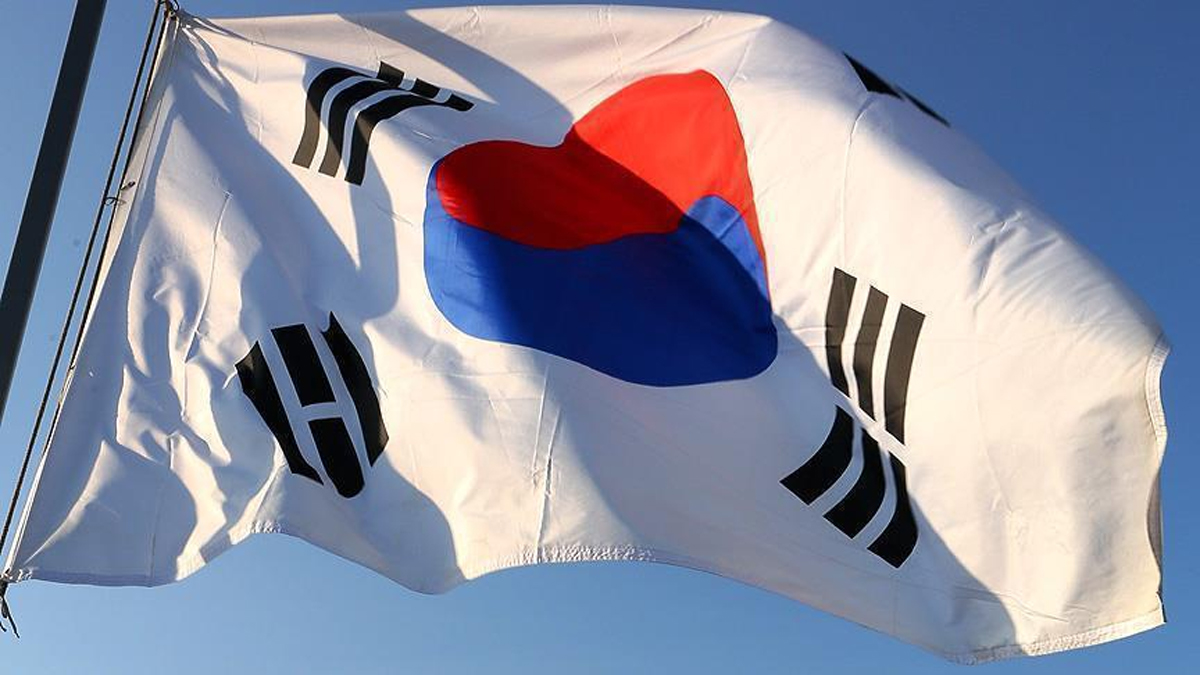 Gney Kore'de ak havada maske karar