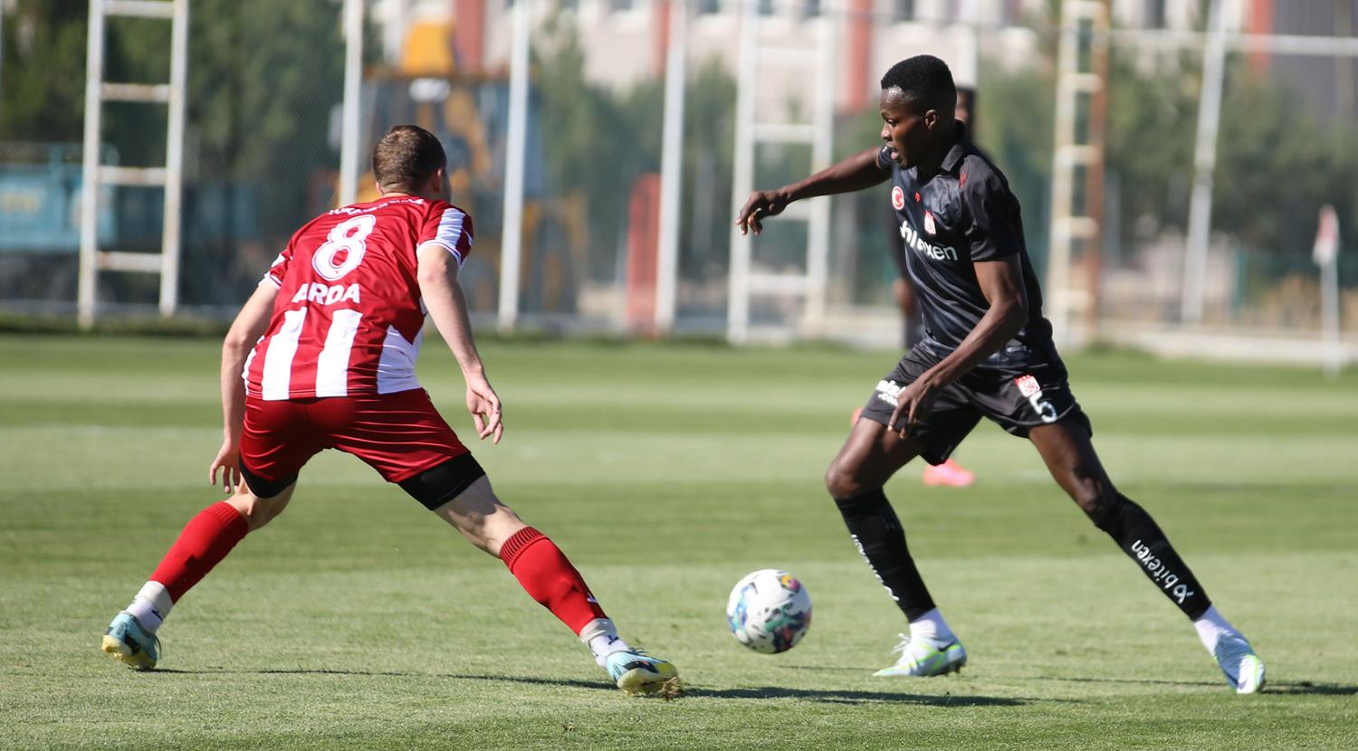 Sivasspor haz�rl�k ma��nda farkl� kazand�