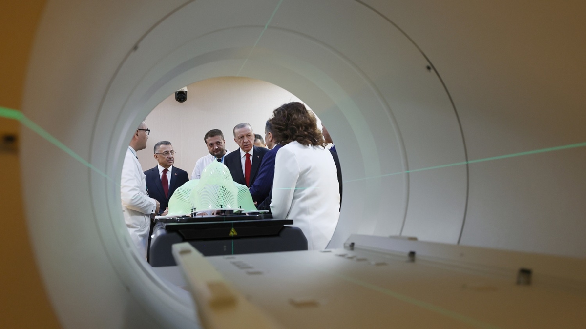 Cumhurbakan Erdoan, Etlik ehir Hastanesinde incelemelerde bulundu 