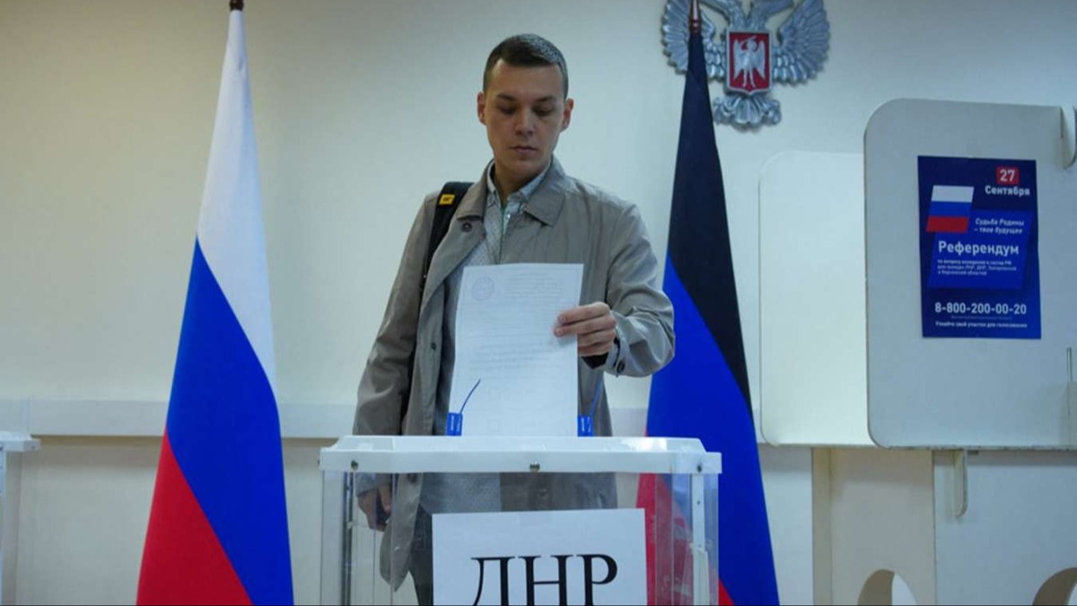 Ukrayna'daki ayrlk ynetimlerin dzenledii referandumlarda ''Rusya'ya katlma'' karar kt