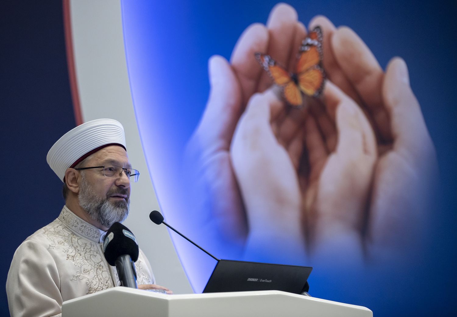 Diyanet ��leri Ba�kan� Erba�: Vazife bizim omuzlar�m�zda