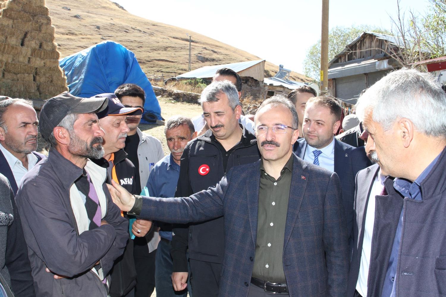 ��i�leri Bakan Yard�mc�s� �atakl�, Ardahan'da depremden hasar g�ren k�ylerde incelemelerde bulundu