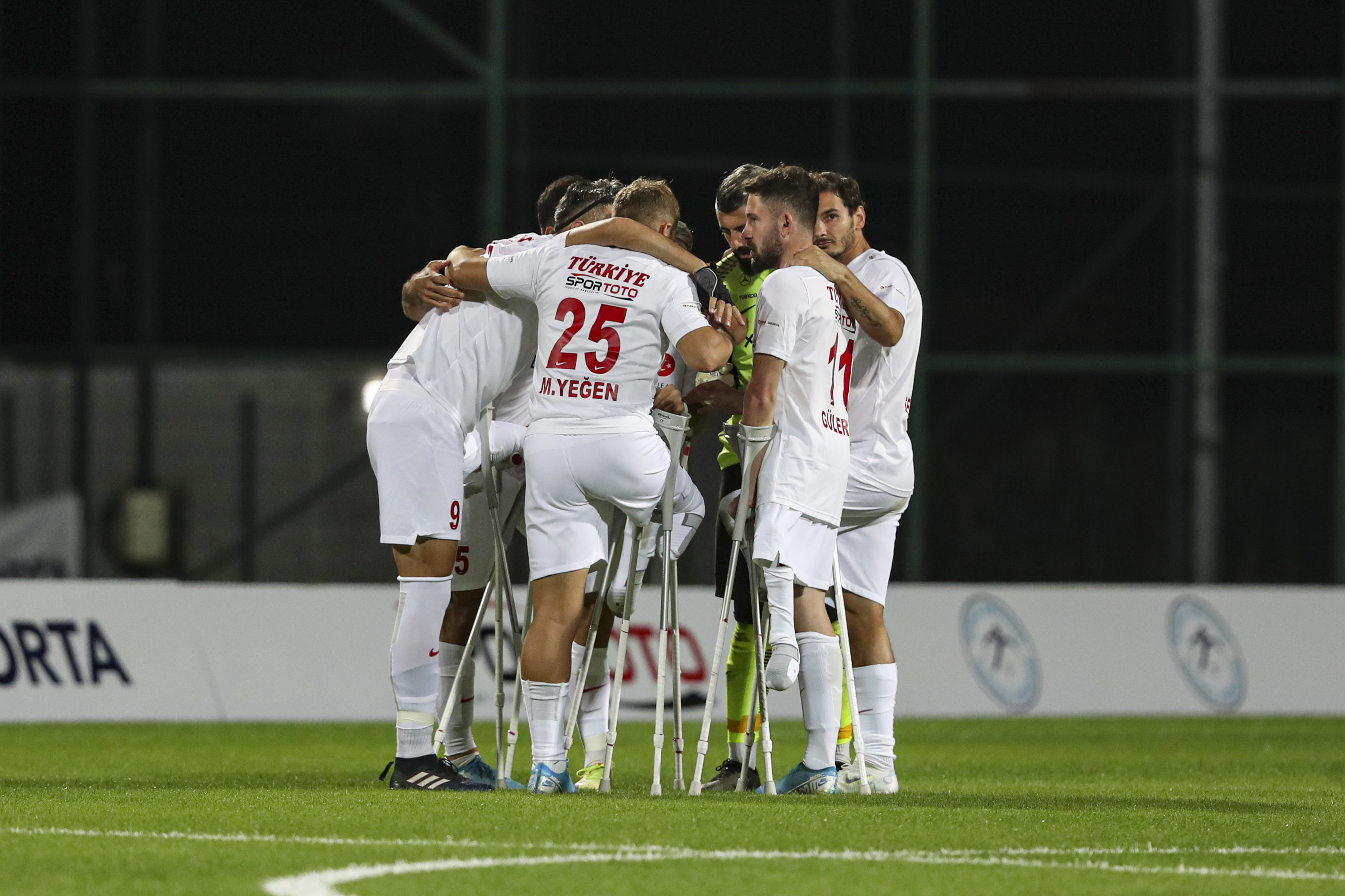 Ampute Futbol Milli Tak�m�, Liberya'y� farkl� yendi