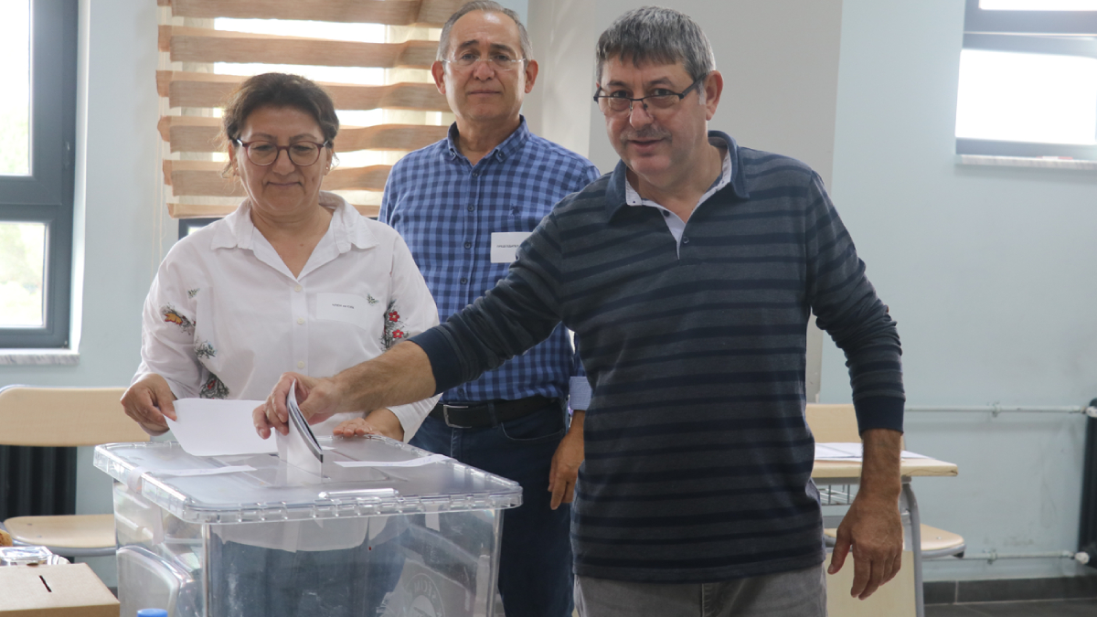 Bulgaristan'da se�im g�n�: T�rkiye'de de oy verme i�lemi ba�lad�