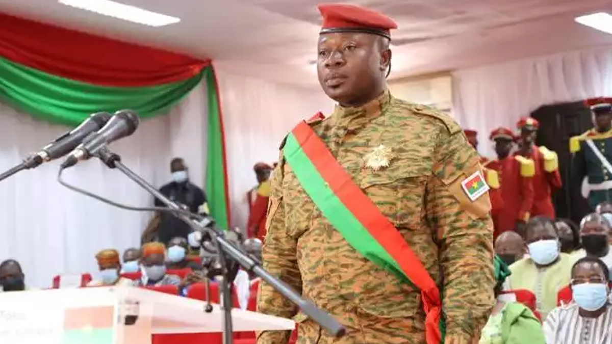 Darbeyle geldi, darbeyle gitti! Burkina Faso'da devrik lider Damiba bildiri yay�mlad�